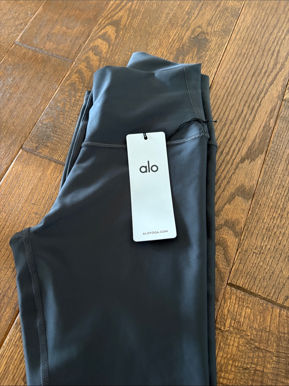 ALO Yoga  High-Waist 7/8  Airlift Leggings
Color anthracite (grey)
Size S
